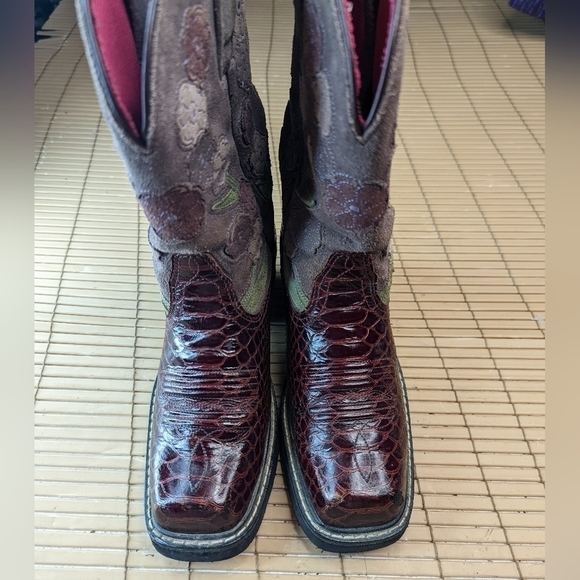 Ariat Alligator embossed Women’s  square toe black cherry leather boots size 5B - Picture 6 of 9